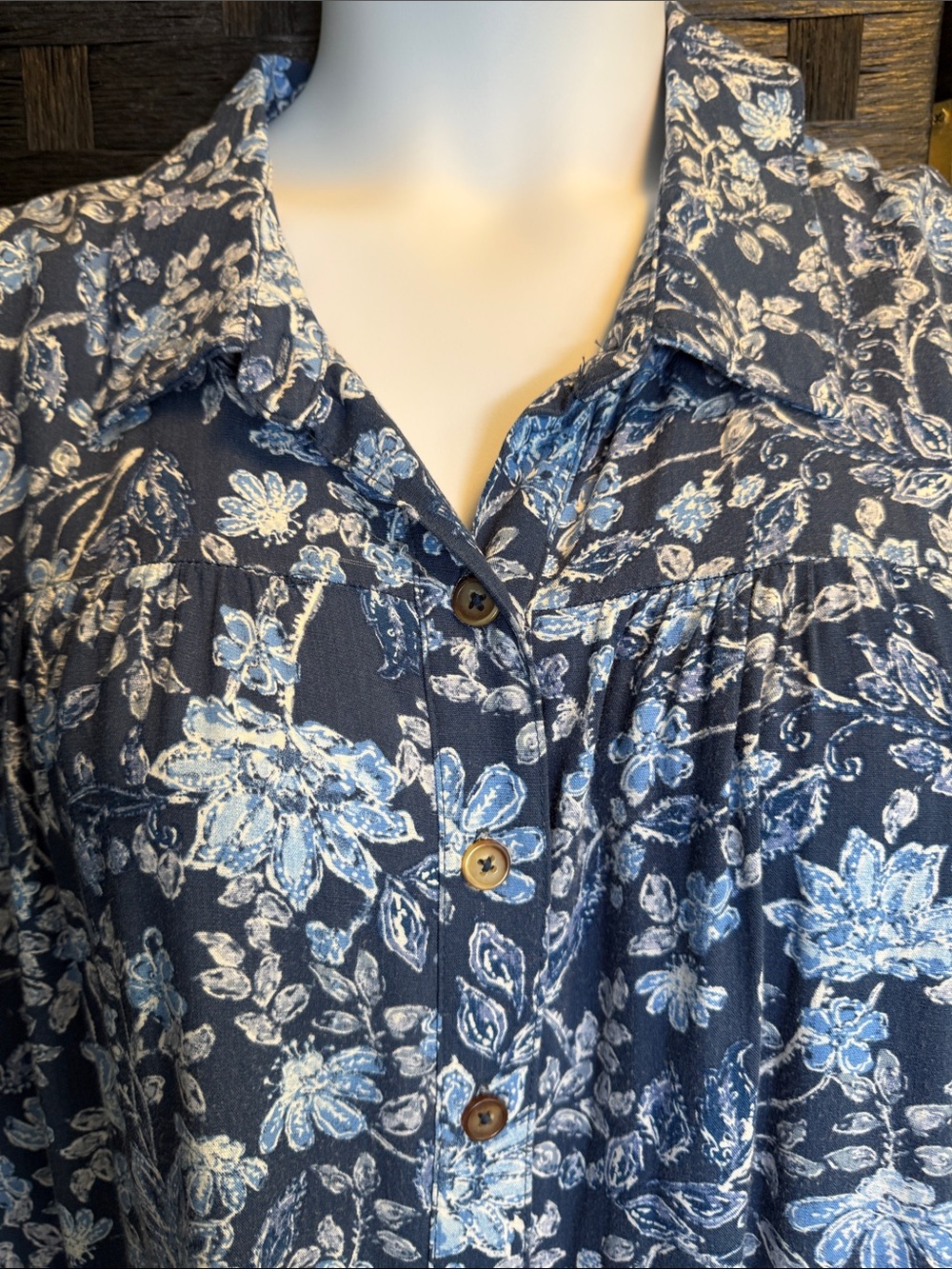 Lucky Brand Blue and White Floral Button-Front Dress. 2X - Picture 2 of 6